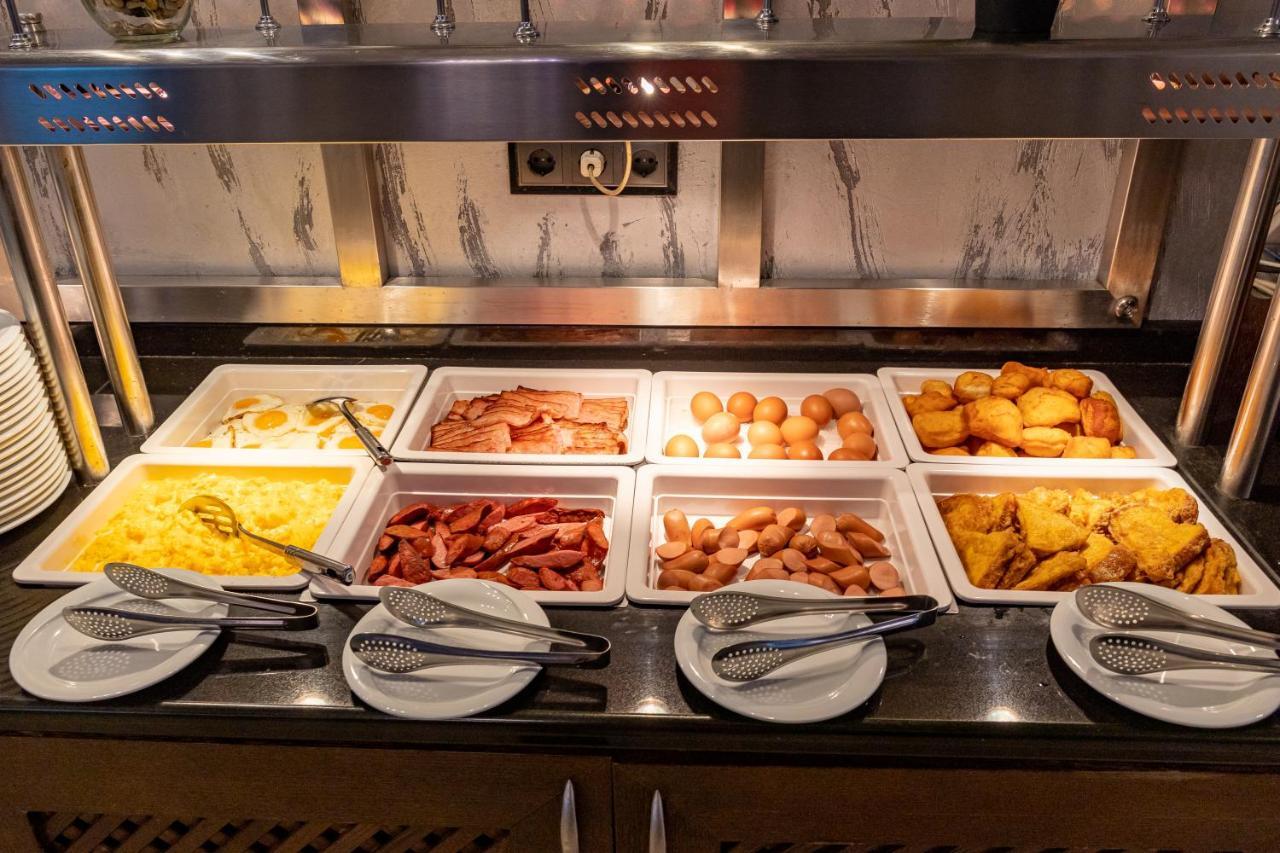 Spa Hotel Persenk Devin Exterior photo A bain-marie with food